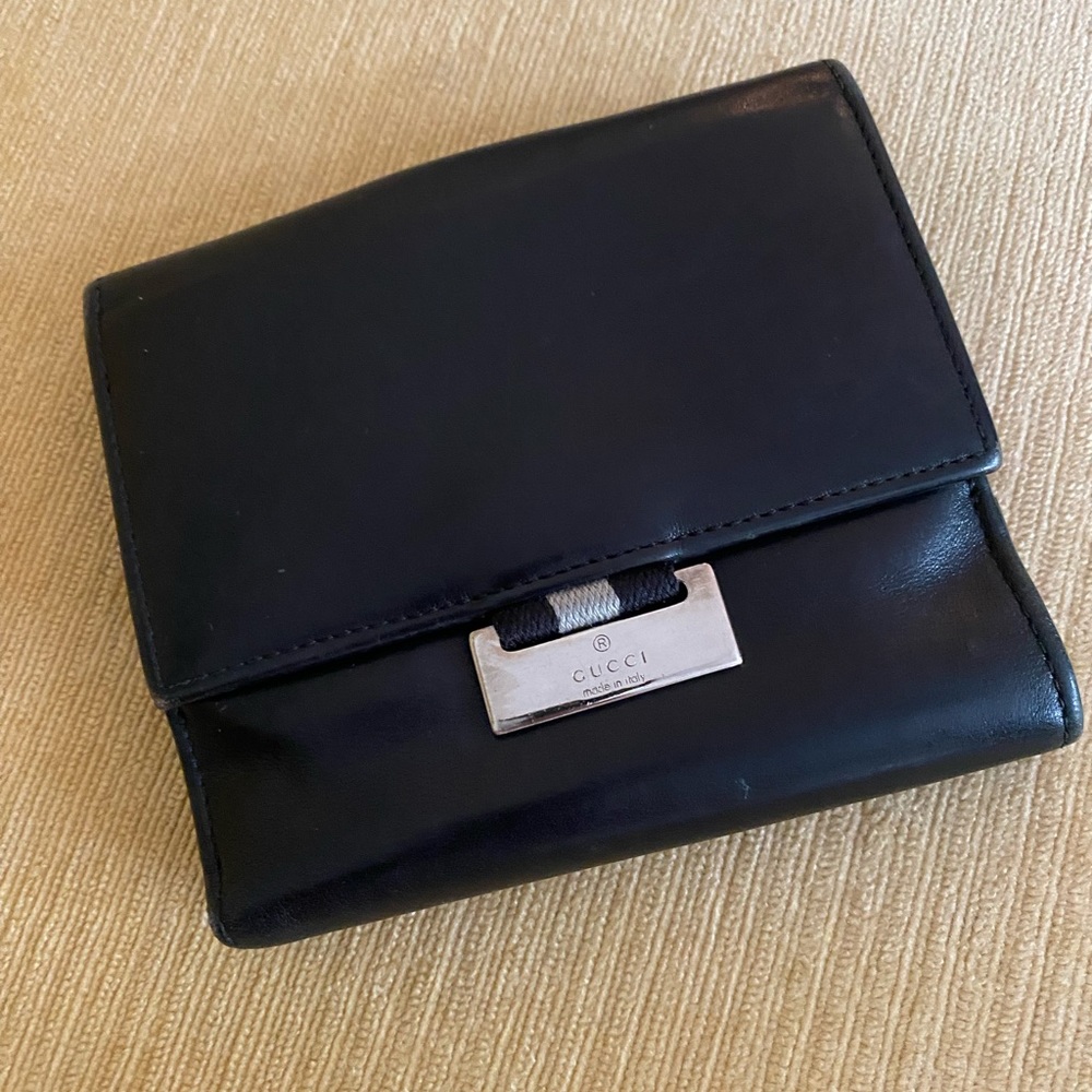 Authentic Gucci black leather bifold wallet for women